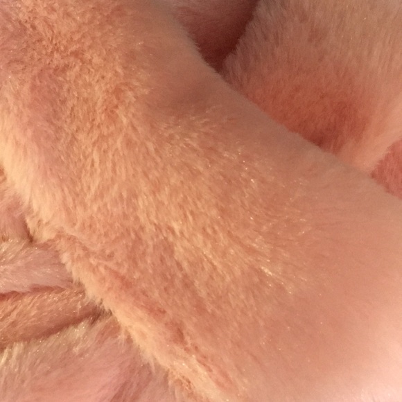 New! Pink Faux Fur Scarf - Picture 2 of 2